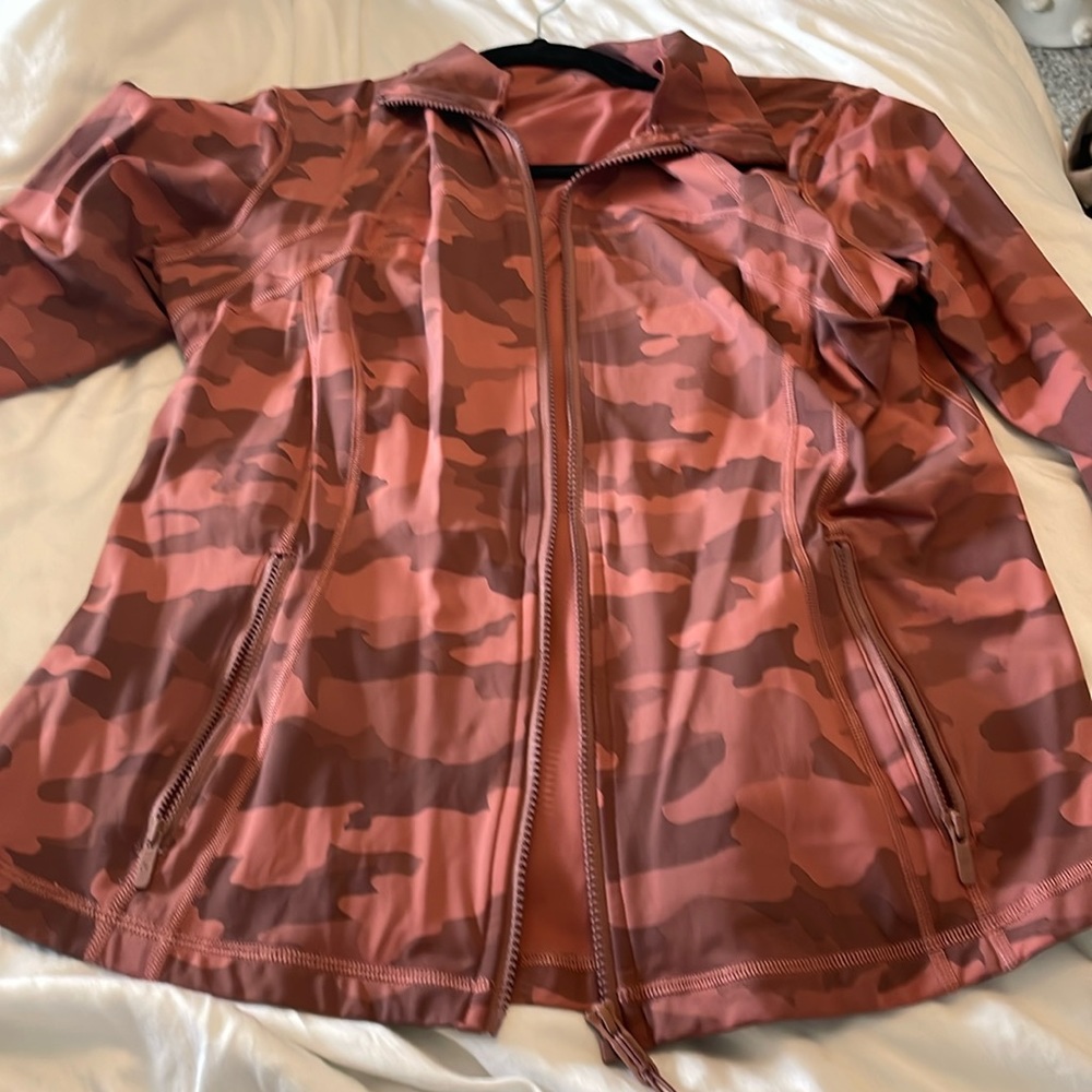 Lululemon define jacket Nulux material size 16